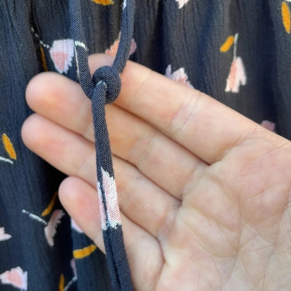 Billabong medium blue with pink flowers cropped flowy blouse - Picture 5 of 5